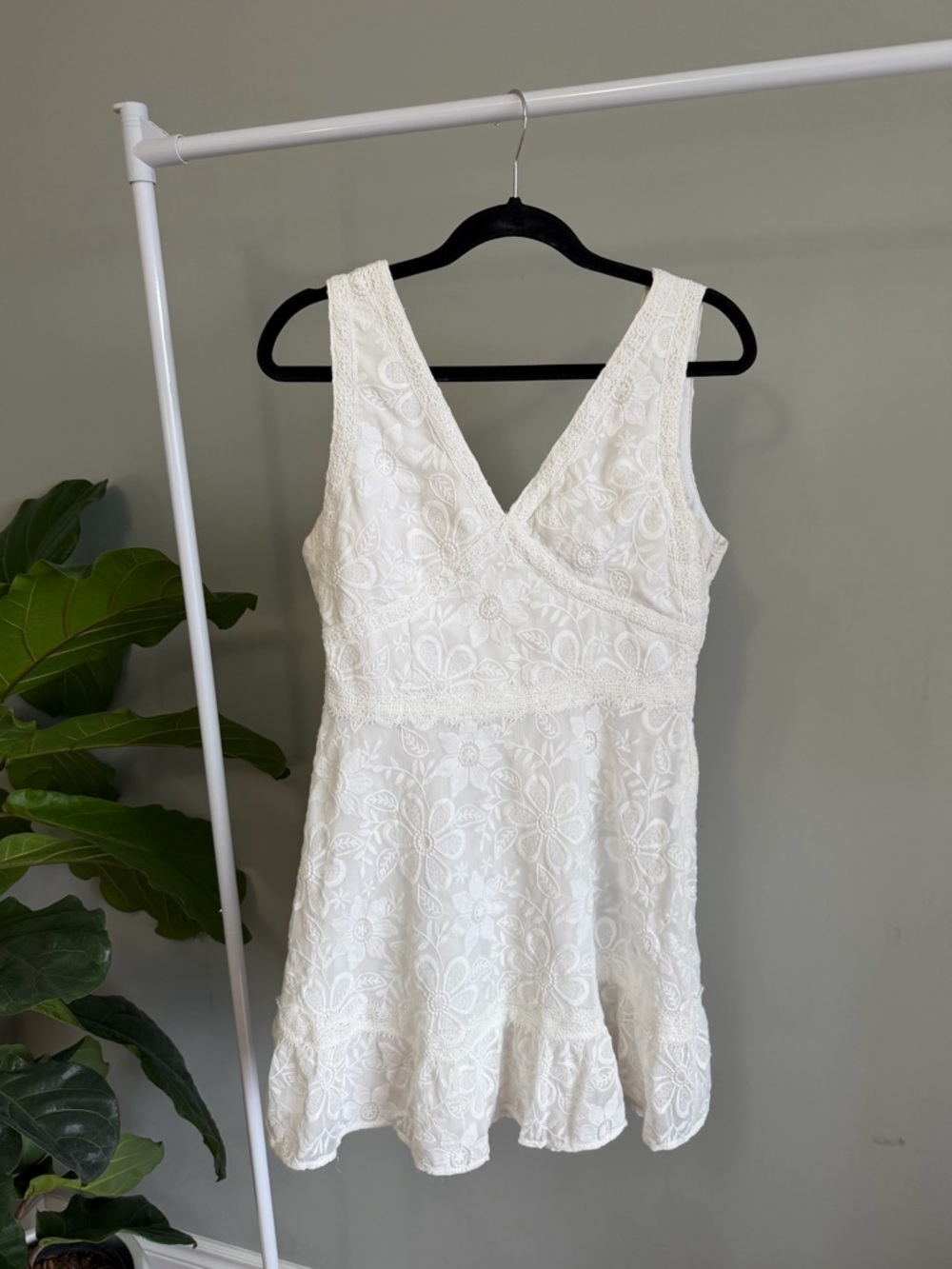 BB Dakota Sleeveless White Mini Dress Size 8